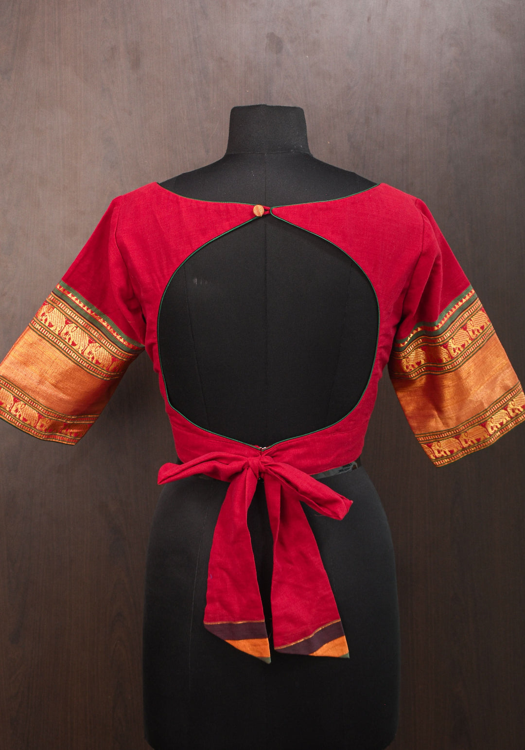 Maroon Narayanpet cotton boatneck blouse with oval cutout and tieback -  Shobitam, image size:1080x1542