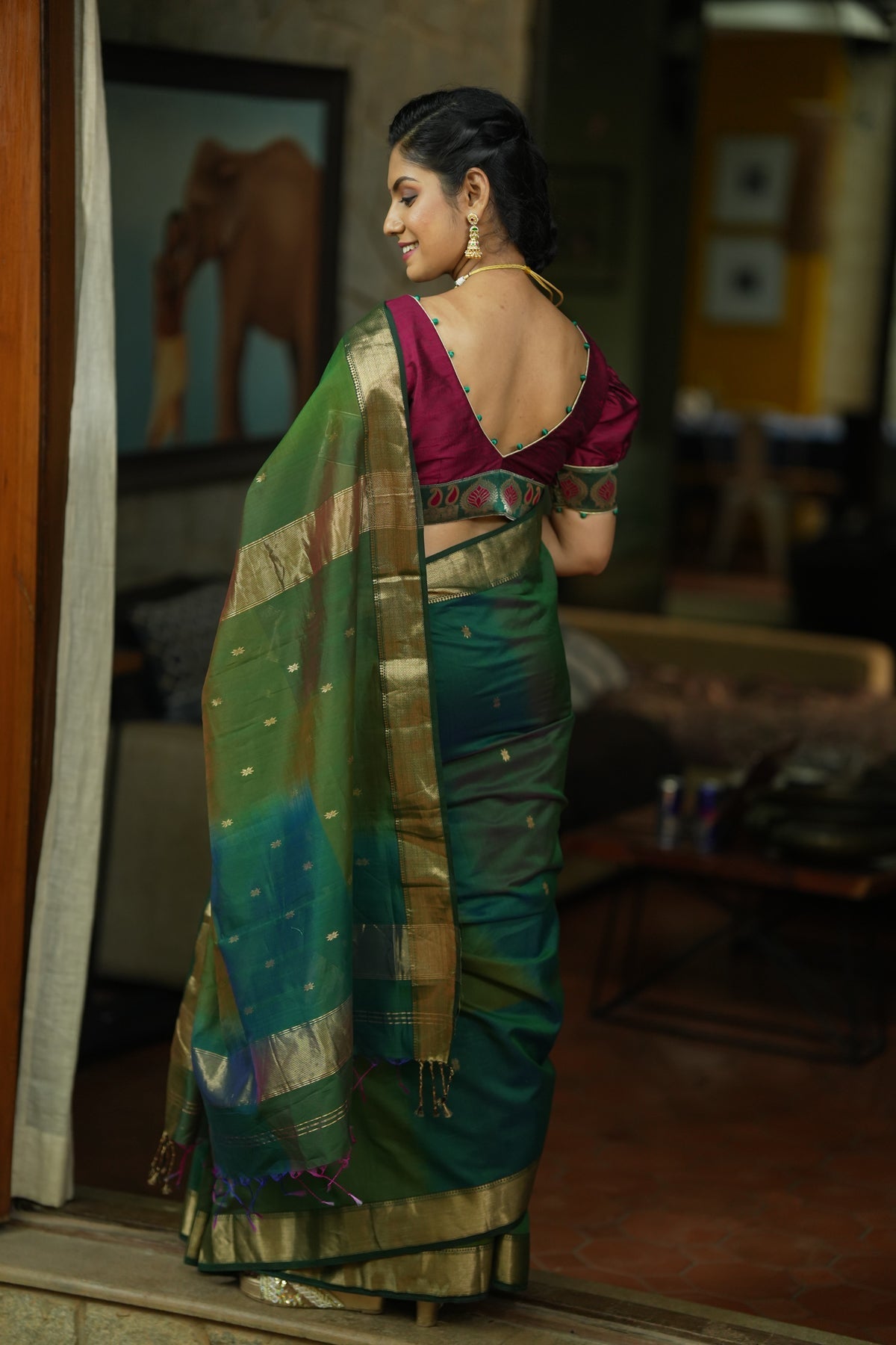 Handwoven Maheshwari Silk Cotton Saree in Green with Ombre weave and l –  Shobitam