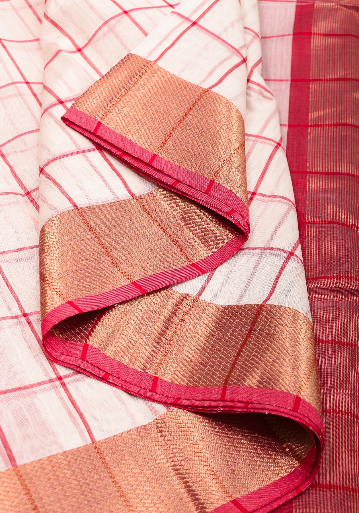 iha - IP 1196 Handwoven Maheshwari Silk Cotton Saree with