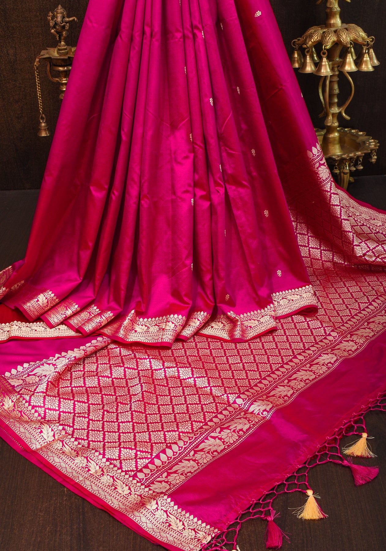 Magenta Handloom Banarasi Katrua Kora Silk Saree | Avishya.com