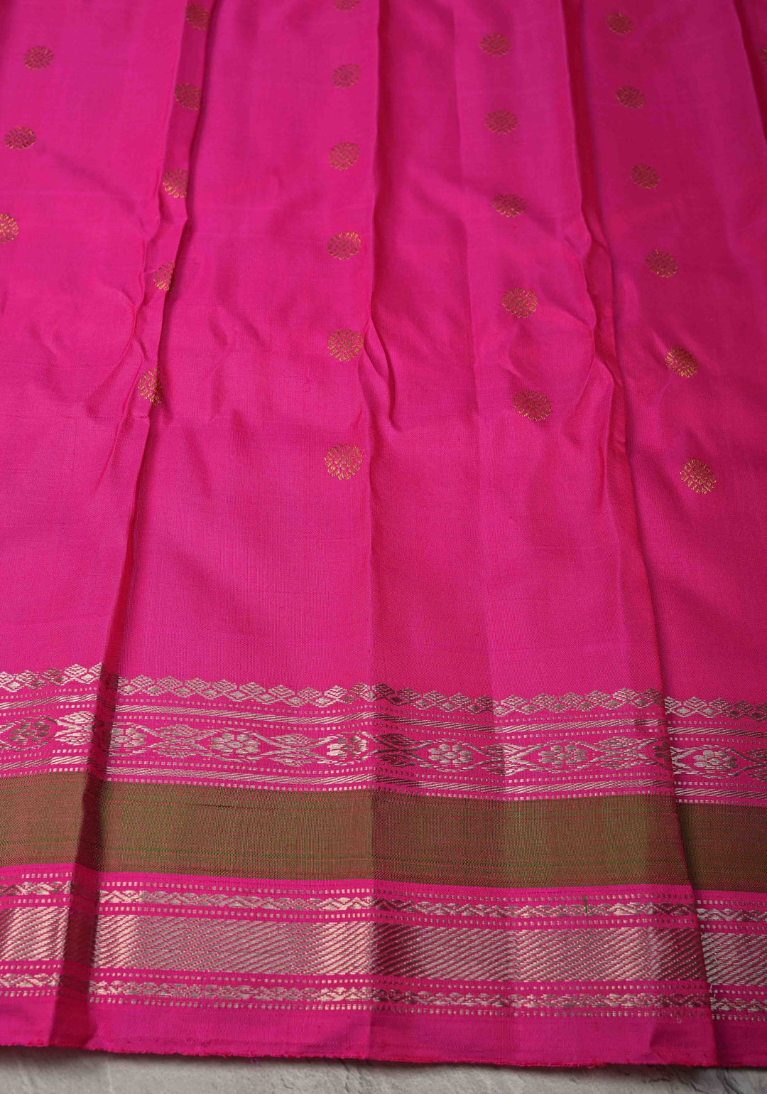 Cream Pure Gadwal Silk Saree with Zari Buttas and Contrast Rettaipet Border | SILK MARK CERTIFIED